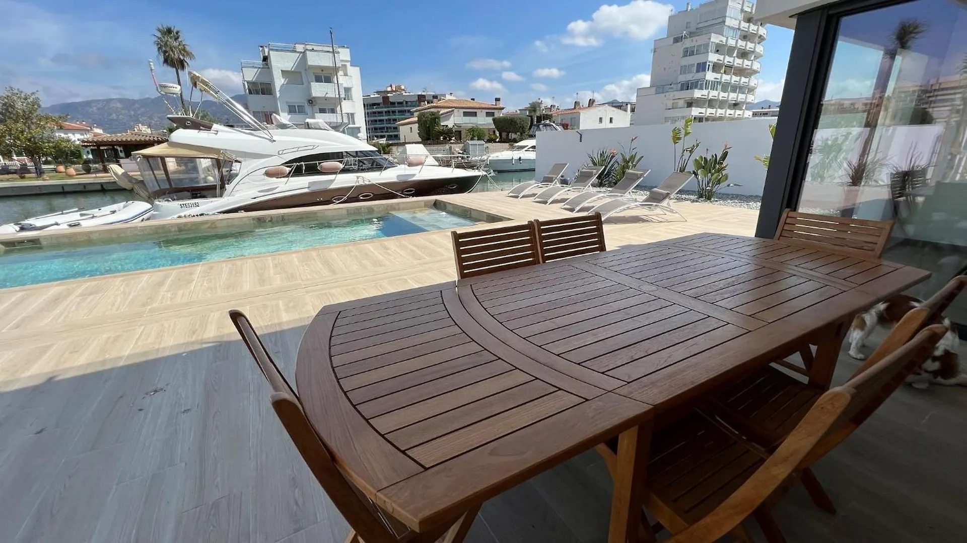 Villa Moderna Con Piscina Y Vistas Al Canal En Roses Av-44 0*,