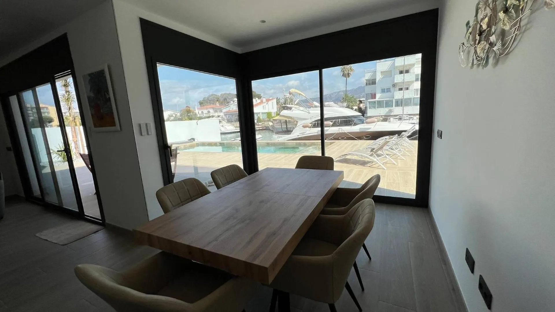 Villa Moderna Con Piscina Y Vistas Al Canal En Roses Av-44