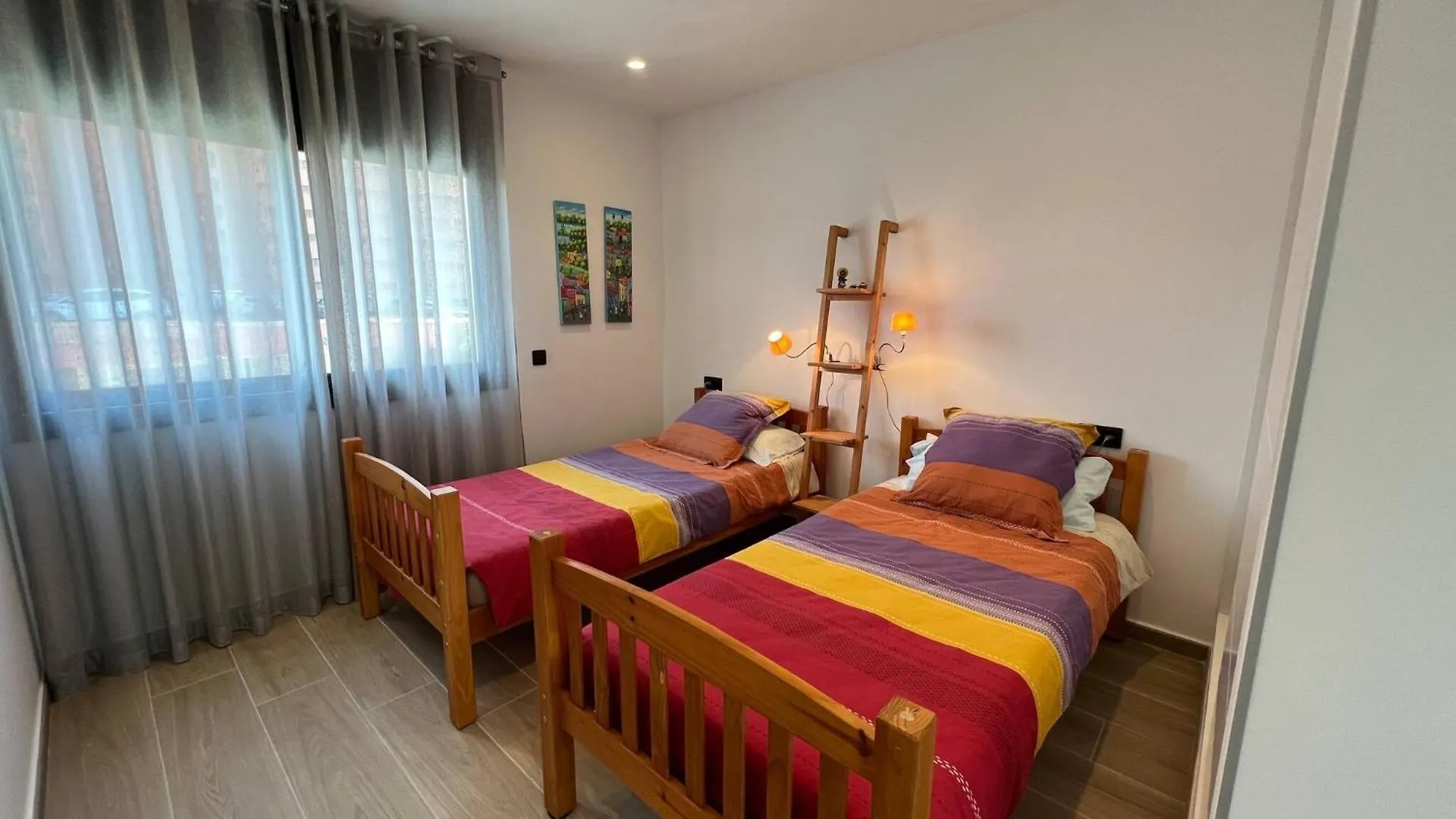 Villa Moderna Con Piscina Y Vistas Al Canal En Roses Av-44 בית נופש